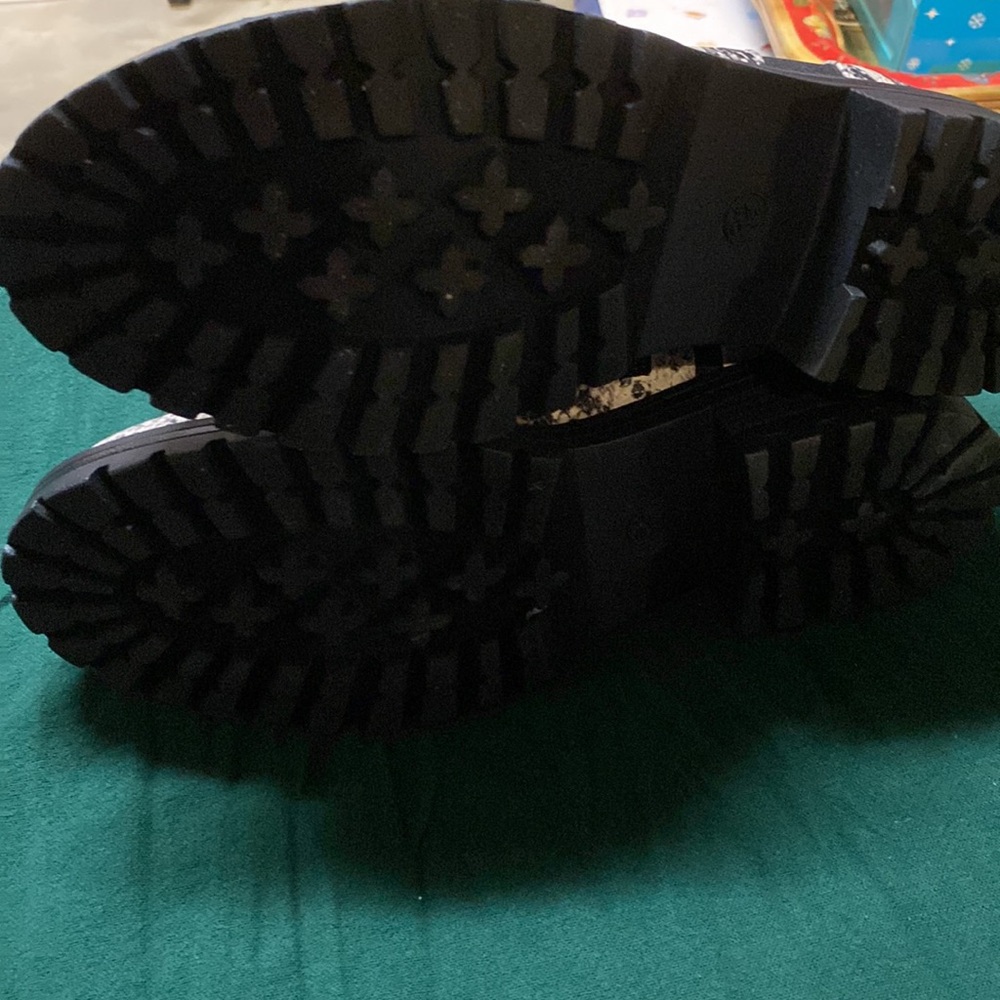 Target Universal Threads Boots - Picture 5 of 9